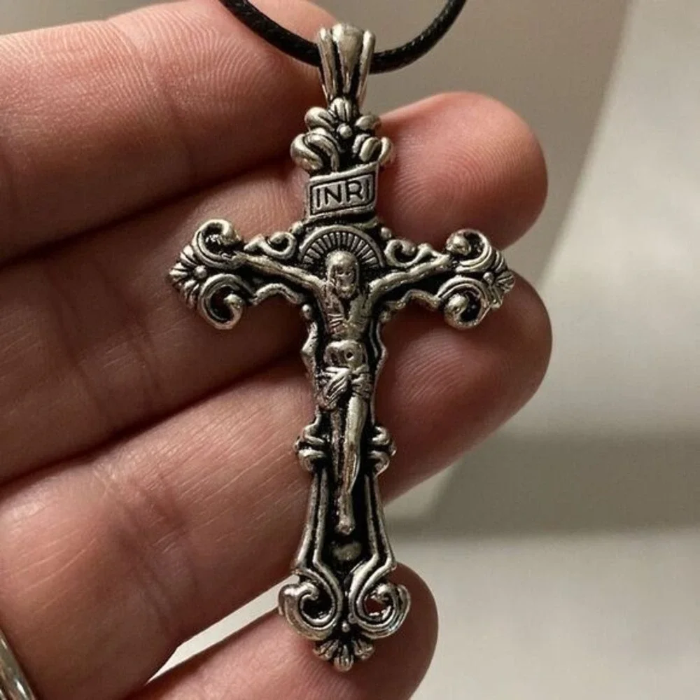 Vintage Style Ornate‎ Silver Crucifix Cross Pendant Necklace Religious Jewelry